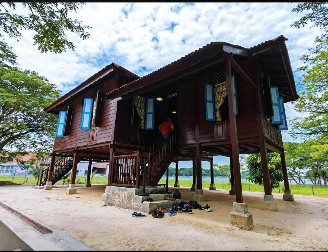 Homestay Rezeki Batu Gajah Eksteriør billede